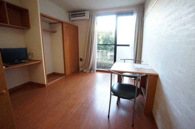 レオパレスラルーチェの居間・リビング