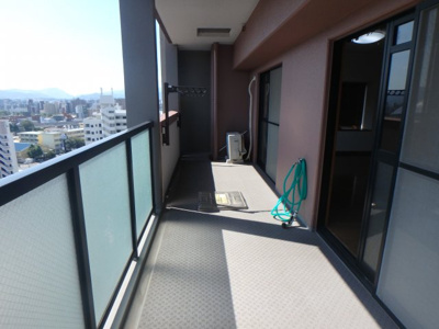 【バルコニー】 | サンライフ中津口 | 南側メインバルコニー広々