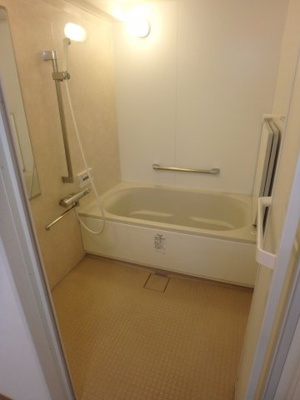 【浴室】 | サンライフ中津口 | 清潔感あふれる広めのバスルーム