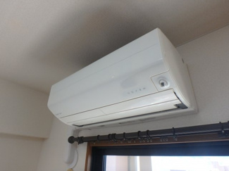 【設備】 | サンライフ中津口 | エアコン付き　（サービス設置品）