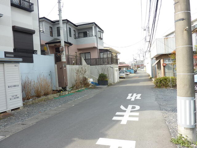 宇都宮市星が丘２丁目　４ＬＤＫ　中古住宅の前面道路含む現地写真|ほがしどうろ４．８ｍ