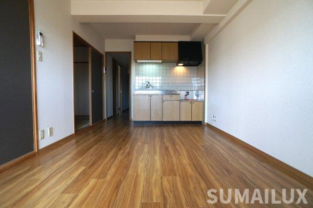 エトワール新地の居間・リビング