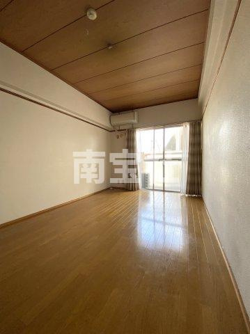 【居間・リビング】 | エアコン付き☆洋間7.5畳です