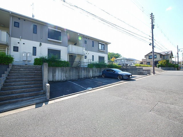 ピュアズ光台Aの駐車場