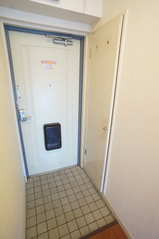 ライトコア前原の玄関|※写真は別のお部屋になります。