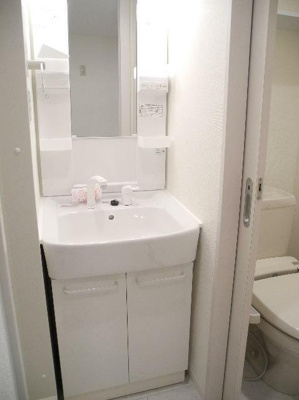 【洗面所】 | サンルージュ横浜 | 便利な独立洗面台あります♪
