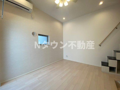 【居間・リビング】 | ハーモニーテラス志賀町Ⅳ | こちらの居間で趣味の時間をお楽しみください