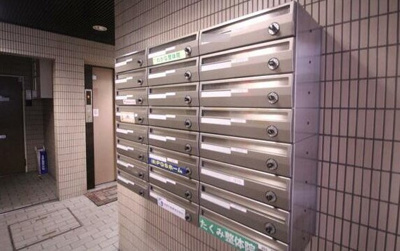 【エントランス】 | ハレーちとせ | エントランスには便利な郵便ポスト！