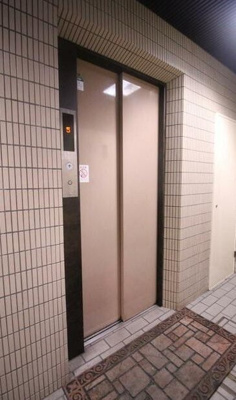 【ロビー】 | ハレーちとせ | ロビーにはエレベーターがございます！
