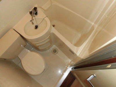 【浴室】 | 柳ハイツ | 白基調の綺麗なバスルームです。