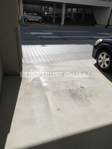プライマル大阪天満宮の駐車場|車をお持ちの方に嬉しい駐車場付きの物件です