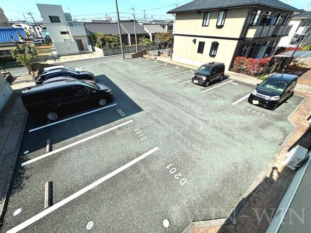 ラ・フィーネ曙 D棟の駐車場