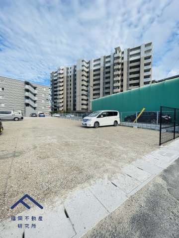 エメラルドマンション周船寺の駐車場