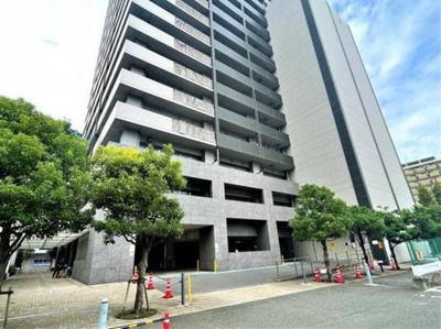 【外観】 | ローレルタワー梅田 | 大阪メトロ「中崎町」から徒歩1分、阪急各線梅田駅から徒歩7分、JR各線大阪駅から徒歩10分の