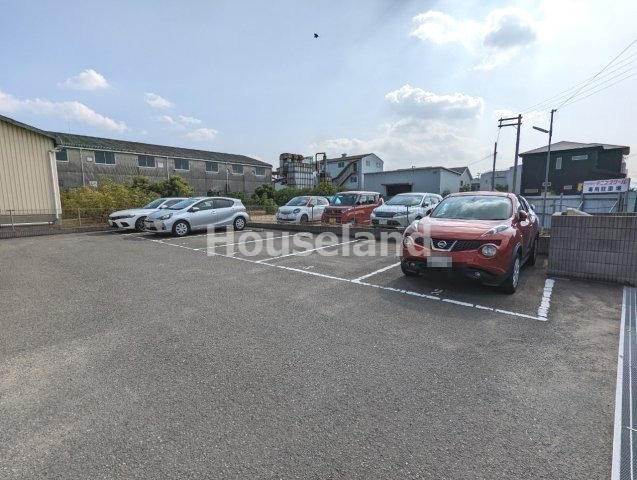 ラフィーネ石本の駐車場