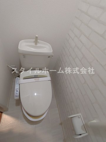 【トイレ】 | Ｂｌａｎｃ　ＶｉｌｌａｇｅＡ | 別部屋写真です。