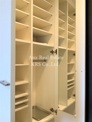 【設備】 | ＱＣフラット北堀江 | 天井高シューズラック★姿見鏡でお出かけ前チェック♪