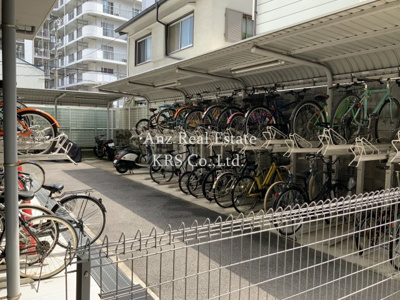 【その他】 | ＱＣフラット北堀江 | 敷地内にはサイクルスタンド付き駐輪場とバイク置場があります！
