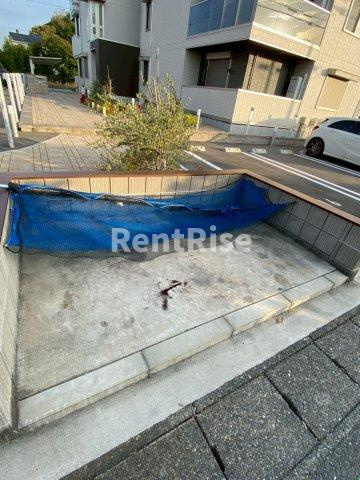 アルデバランの駐車場