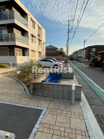 アルデバランの駐車場