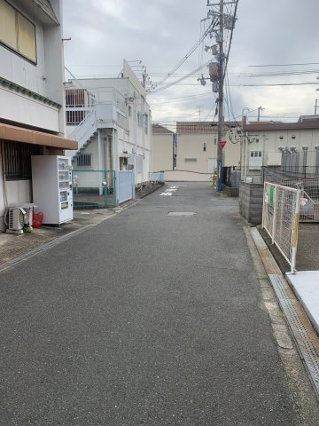 枚方市田口１丁目中古戸建の前面道路含む現地写真