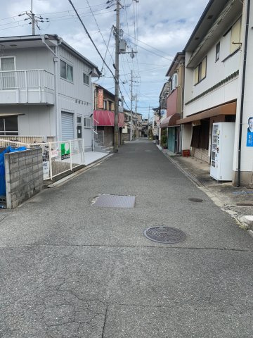 枚方市田口１丁目中古戸建の前面道路含む現地写真