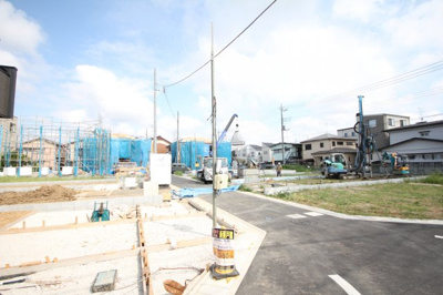 【前面道路含む現地写真】 | 三郷市戸ヶ崎2丁目全13棟　11号棟