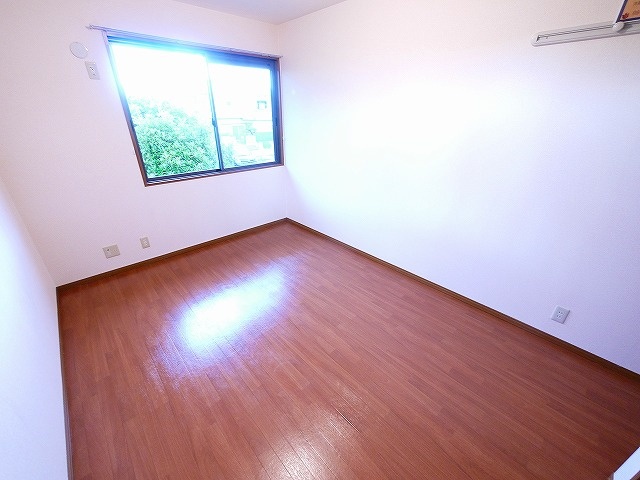 ラフィーネ結崎　Ｂ棟の内装|広々とした洋室です