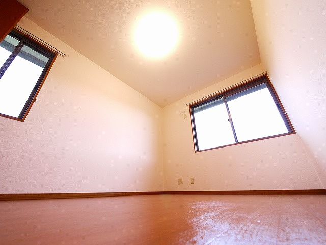 ラフィーネ結崎　Ｂ棟の洋室|コンパクトで使いやすい洋室です