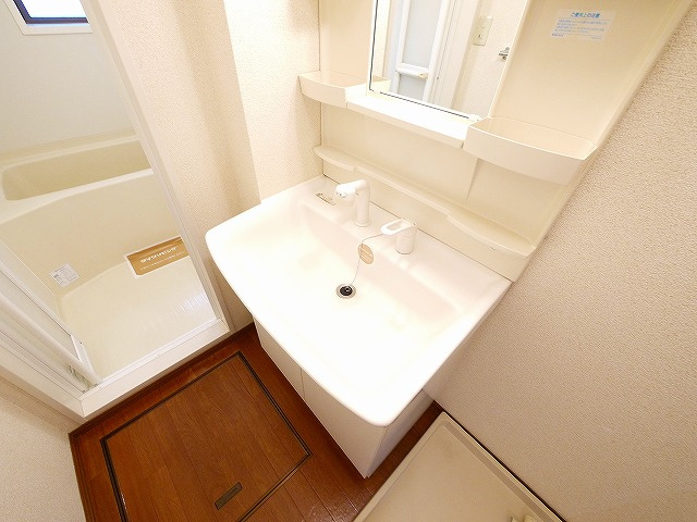 ラフィーネ結崎　Ｂ棟の独立洗面台|独立洗面台です