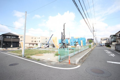 【前面道路含む現地写真】 | 三郷市戸ヶ崎2丁目全13棟　6号棟