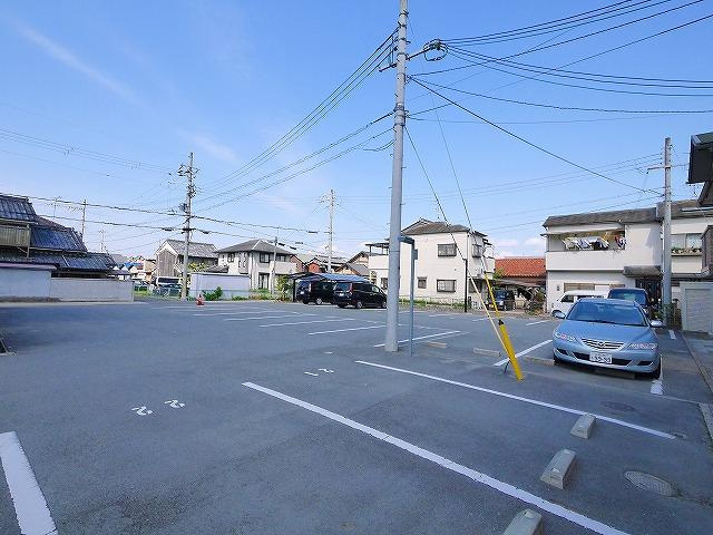 ルミナス　アークBの駐車場|駐車スペースもあります