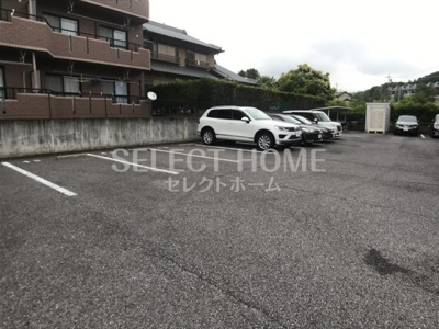 【駐車場】 | ボナール亀山 | 駐車場に車を止められます