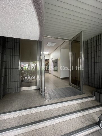 ユニオンビルのエントランス|ゆとりのあるエントランスです