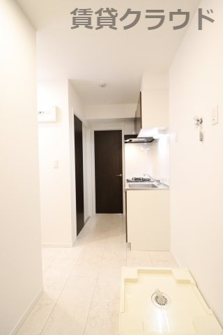 グランダ千葉の内装|玄関側から見たキッチンです！