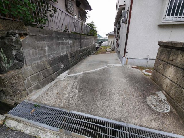 妙法寺兀山貸家の駐車場