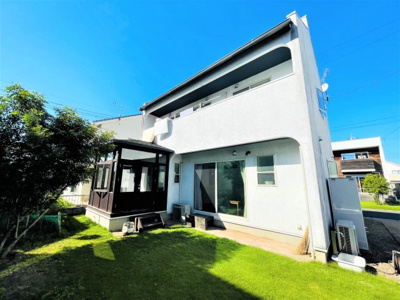 【外観】 | 笠間市鯉淵中古住宅 | 漆喰壁のまるでカフェのようなおしゃれな邸宅です♪