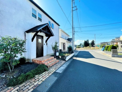 【前面道路含む現地写真】 | 笠間市鯉淵中古住宅 | 実際に現地で周辺環境や街並み、近隣のスーパーや通学路の安全性、病院、公園・・・など生活のイメージをご確認ください！