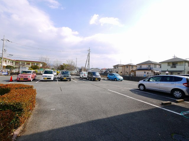 ノースサイドAの駐車場|駐車スペースもあります