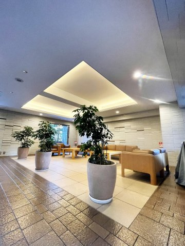 ファミールハイツ緑地公園のエントランス
