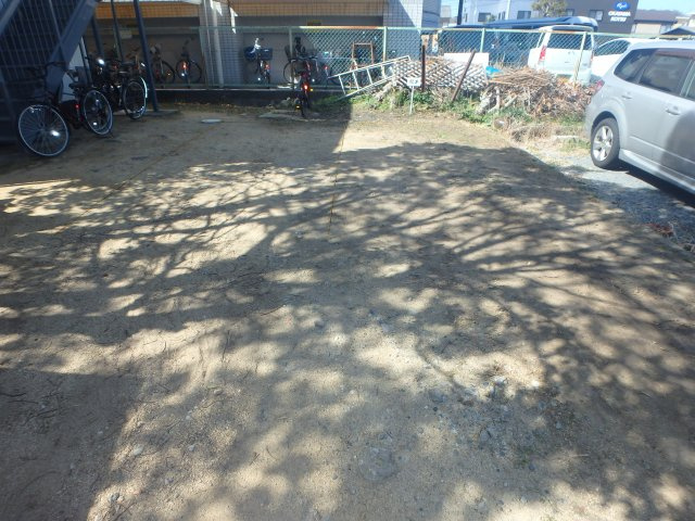 まどか下伊福の駐車場