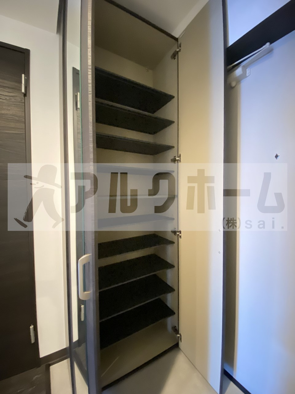 ステラウッド古室の玄関