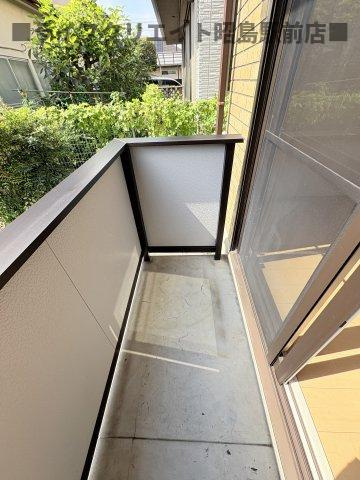 昭島市朝日町４丁目のアパートのバルコニー