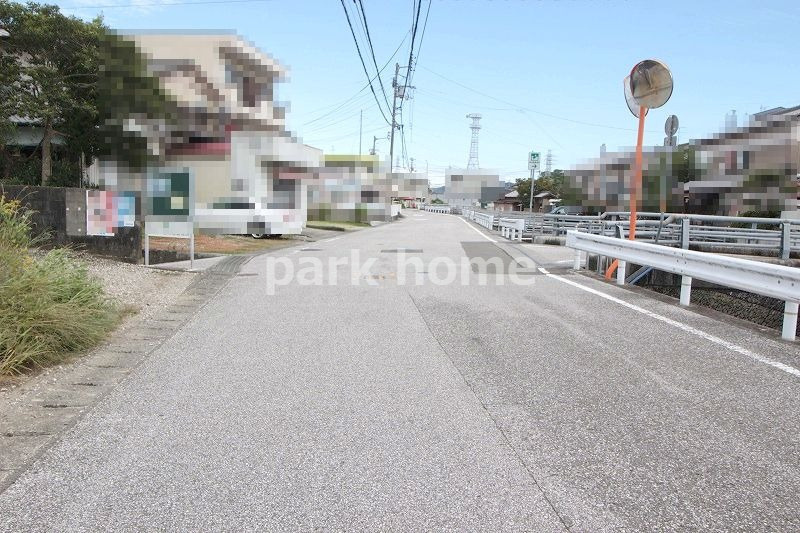 高知市六泉寺町　売土地の前面道路含む現地写真