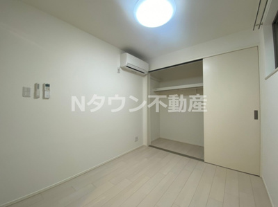 【その他】 | ハーモニーテラス八代町Ⅱ | 開放的な寝室です