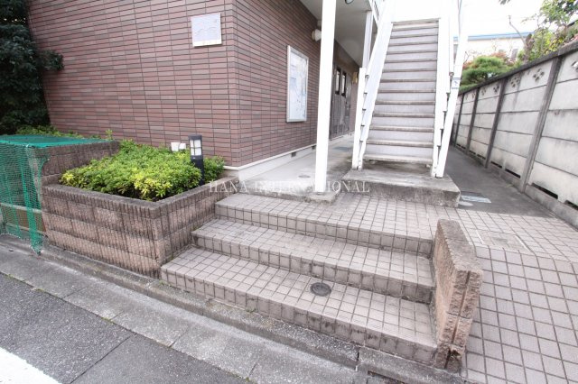 レオパレスブリッサのエントランス