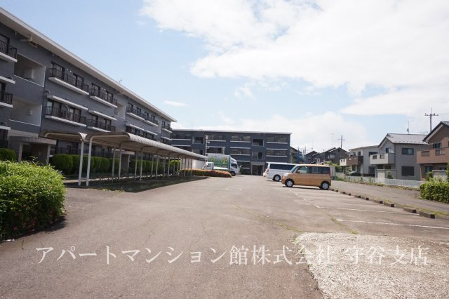 グランドフォレストA棟の駐車場