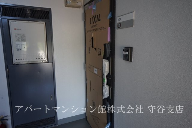 グランドフォレストA棟の玄関