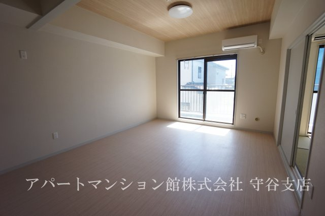 グランドフォレストA棟の居間・リビング