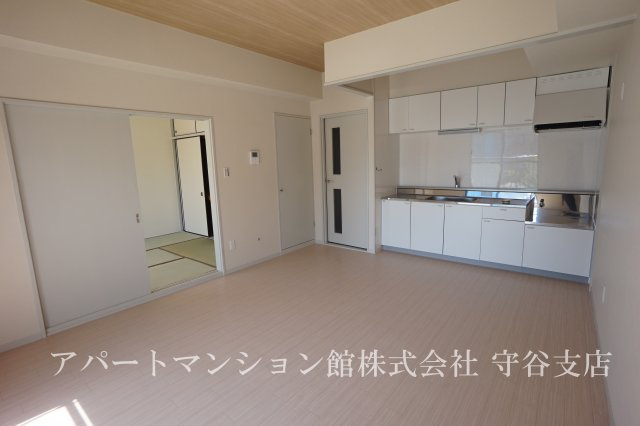 グランドフォレストA棟の居間・リビング